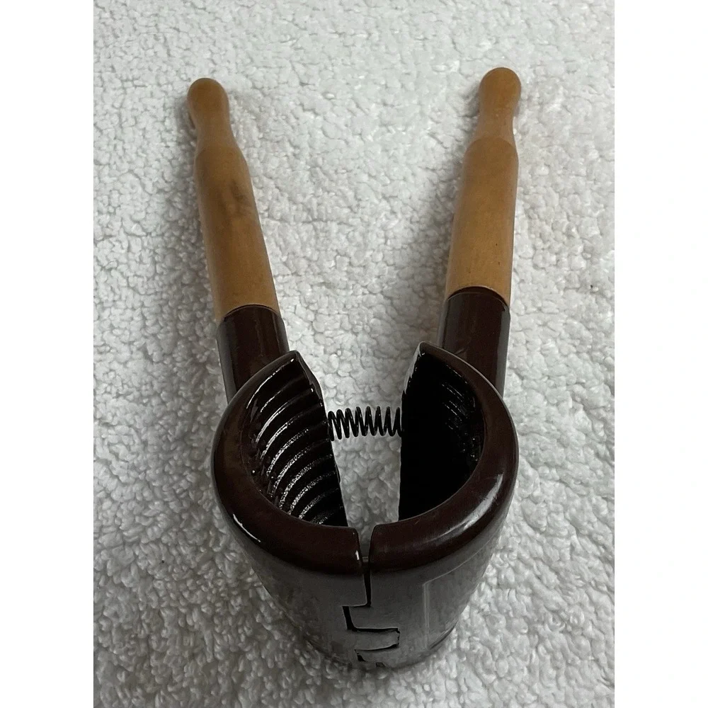 Vintage Metal Nut Cracker Heavy Duty Wooden Handle Walnut Pecan Nutcracker Brown - Picture 10 of 10